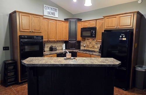 Toronto Cabin | Toronto Lake Lodge - Sleeps 10-12, Boat Parking, Private Pond Access