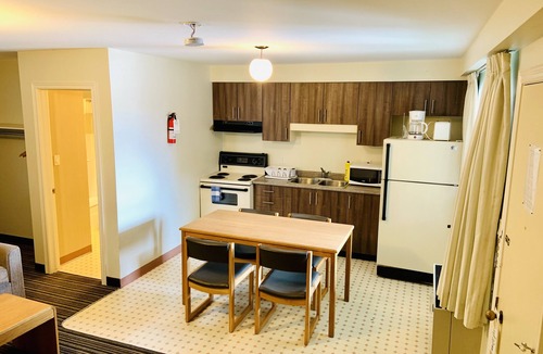 Lakeview Hotel | Toronto Lakeshore Hotel