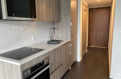 Toronto Entertainment District Condo | Toronto Luxury Condo Rental – Posh Suite with City Views & Great Amenities