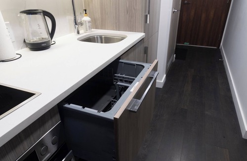 Toronto Entertainment District Condo | Toronto Luxury Condo Rental – Posh Suite with City Views & Great Amenities
