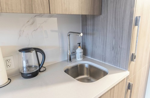 Toronto Entertainment District Condo | Toronto Luxury Condo Rental – Posh Suite with City Views & Great Amenities