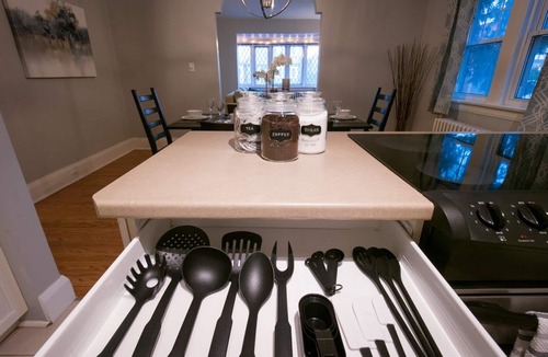 Lytton Park House | Toronto Midtown Cozy - Sleeps 6 with private parking