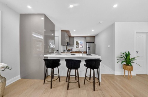 Woburn House | Toronto Newly Renovated 3BR Home | Free Parking
