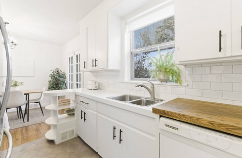 North York House | Toronto North York Home | Yonge & Sheppard |Fully Furnished | Subway Access