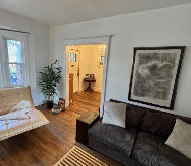 Sunnyside House | Toronto Roncesvalles Gem short-term rental 3 bedroom home sleeps 5