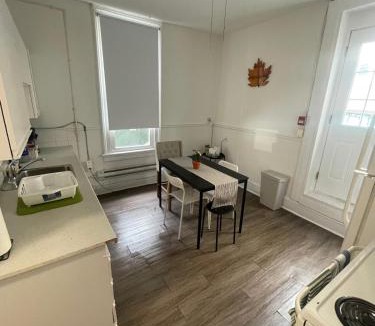 Financial District House | TORONTO UNIVERSITY PRIVATE ROOM-Next to Eaton Centre