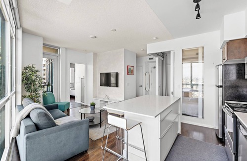 Fort York Apartment | Toronto Waterfront Stay