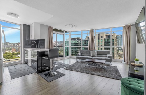 Fort York Apartment | Toronto Waterfront Stay