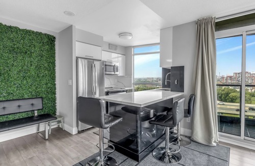 Fort York Apartment | Toronto Waterfront Stay