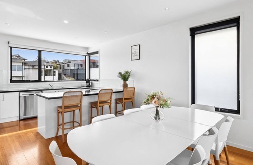 Torquay House | Torquay Point White-Water Retreat