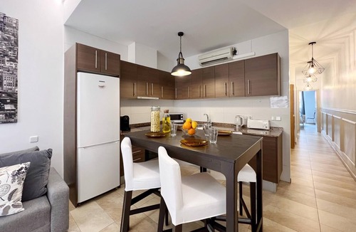 la Vila de Gracia Apartment | Torre de Gracia Apartment Barcelona with balcony