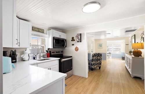 Bradenton Beach Cottage | Tortuga Cottage. Private Pool. Pet-Friendly