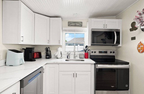 Bradenton Beach Cottage | Tortuga Cottage. Private Pool. Pet-Friendly