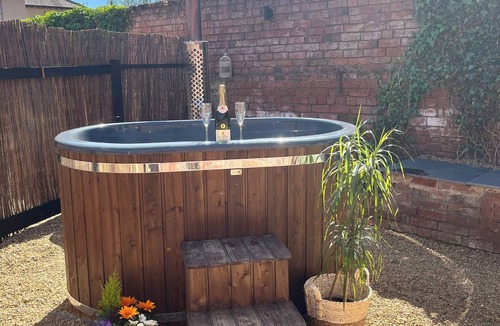 Ranskill House | Torworth - 1 Bed Barn - Sleeps 3 - Hot Tub