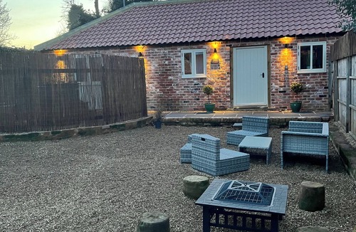 Ranskill House | Torworth - 1 Bed Barn - Sleeps 3 - Hot Tub