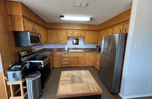 Mason House | Total country 3-bedroom house in awesome Mason with WiFi, AC