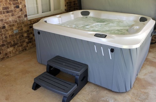 Lubbock House | TOTAL PRIVACY & TOTALLY PRIVATE HOT TUB, 4 Bed, 3 Bath, 2 Car - SLEEPS 11+!