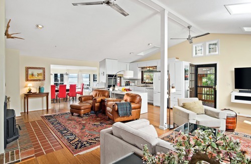 Scottsboro House | TOTAL RENOVATION: On Main Channel: Bass Fishing & Family Fun: Kayaks, canoe