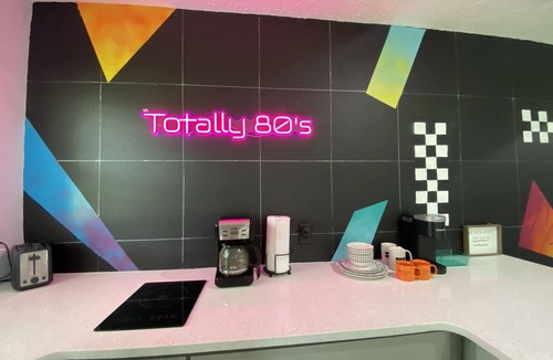Sanford Apartment | Totally 80's