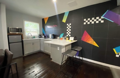 Sanford Apartment | Totally 80's