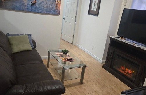 ByWard Market Apartment | Totally Private 1-bedroom Apt Downtown Ottawa 284D