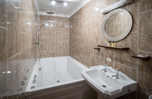 Henfield Hotel | Tottington Manor