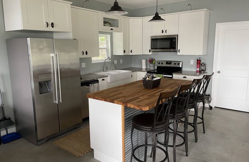 Barnett House | Totum Lake House - Family Getaway with Amazing Views
