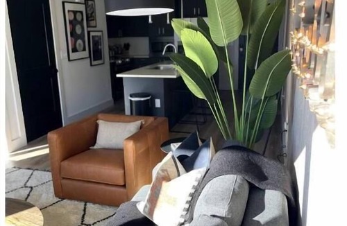 West End Condo | Touch of class-West End