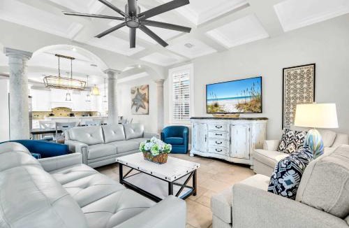 Frangista Beach House | Touched by the Sun