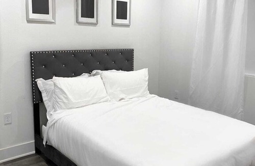 Old East Dallas House | Touchless Uptown Dallas 2BR