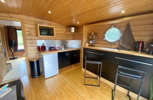 Digoin Boat Rental | Toue cabanée spa