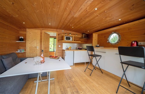 Chassenard Boat Rental | Toue Cabanées for Group