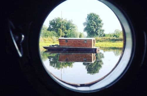 Chassenard Boat Rental | Toue Cabanées for Group