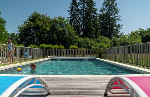 Chassenard Boat Rental | Toue Cabanées for Group