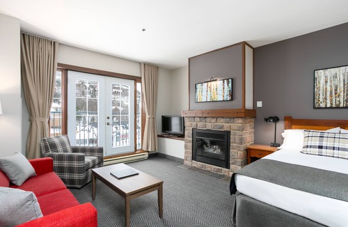 Mont-Tremblant Pedestrian Village Hotel | Tour des Voyageurs