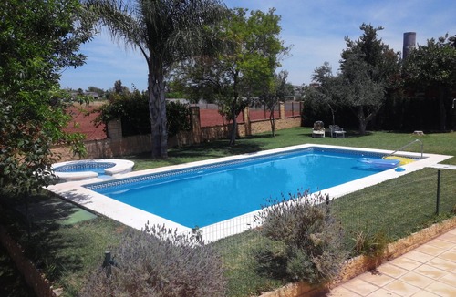 Alcala de Guadaira Ski Chalet | TOURIST ACCOMMODATION VILLA. 14 SEATS. 5 BEDROOMS. POOL AND GARDEN,