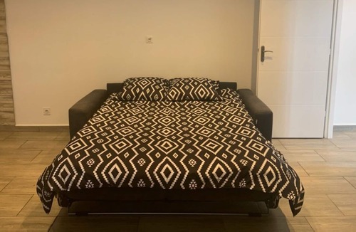 Saint-Geoire-en-Valdaine Apartment | Tourist accommodation