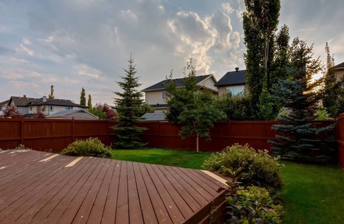 Cougar Ridge House | "Tourlamine" 4 Bdrm with custom kitchen!