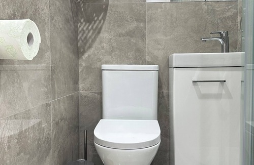 Tower Hill Apartment | Tower Bridge Chic Studio