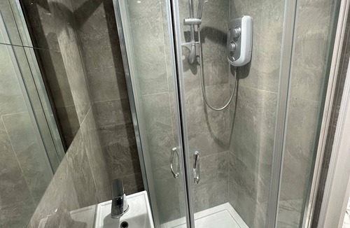 Tower Hill Apartment | Tower Bridge Chic Studio