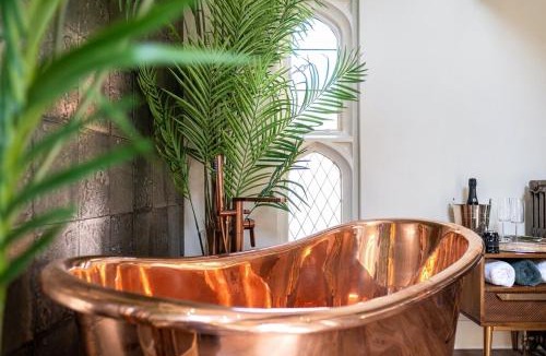 Bury St Edmunds House | Tower Cottage - Medieval Grid Townhouse