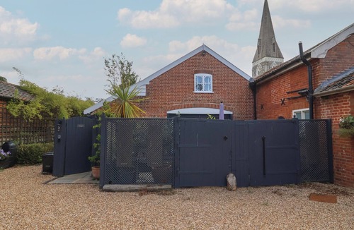 Melton Cottage | TOWER END COTTAGE, pet friendly, with open fire in Melton