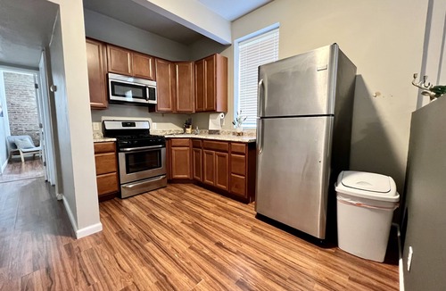 Tower Grove East Apartment | Tower Grove Pet Friendly 1 Bedroom - 4 mi to SLU & Barnes - Shared Laundry