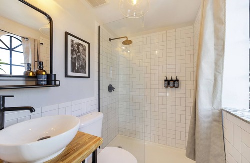 East Little Havana Hotel | Tower Hotel By At Mine Hospitality