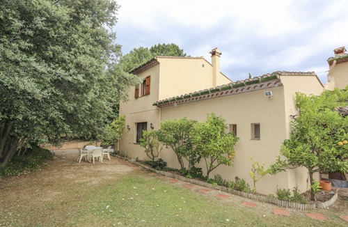 Darnius House | Tower House (2 Bedroom, 1.5 bathroom, Sleeps 6)