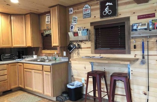 Heltonville Cabin | Tower Ridge Camp. A Cabin in Hoosier National Forest and near Lake Monroe.