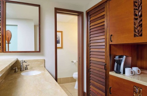 Kaanapali Hotel | Tower Rooms with Oceanview + Pools. Dining. Spa.