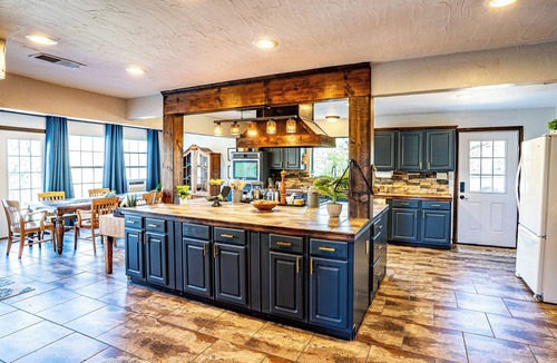 Valley View Bed & Breakfast | Towering Oaks Event & Retreat Center