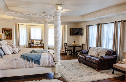 Valley View Bed & Breakfast | Towering Oaks Event & Retreat Center