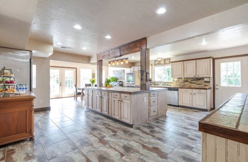Valley View House | Towering Oaks event and retreat center-both lodges